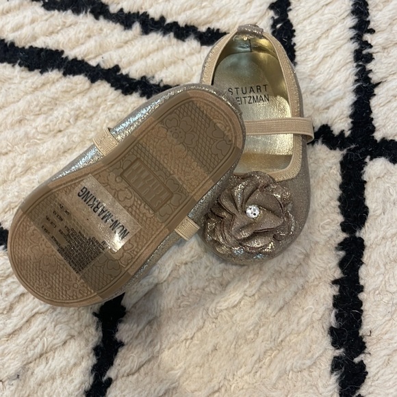Stuart Weizmann gold baby ballet flats - Picture 2 of 3